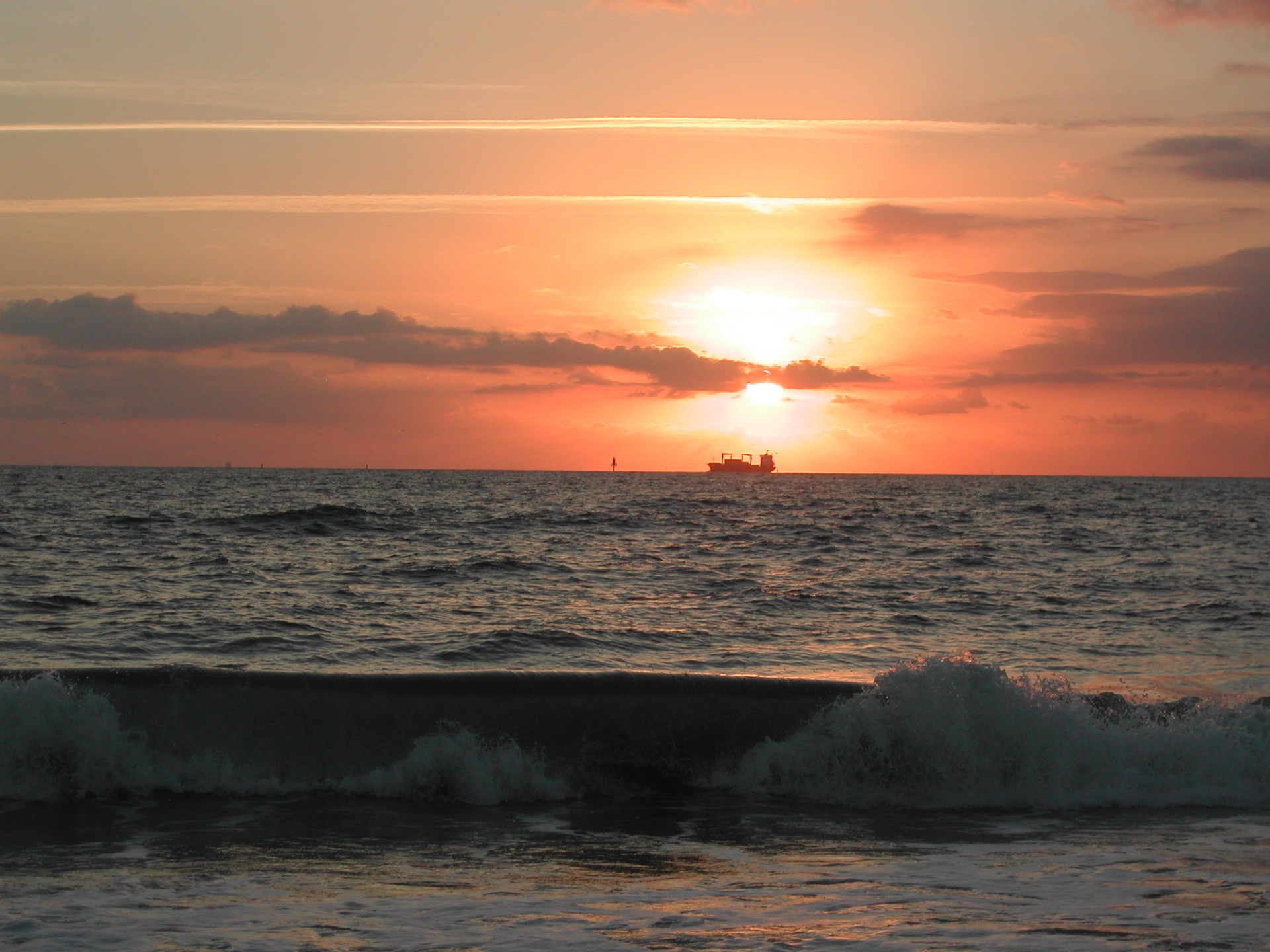 Tybee North Beach sunrise — October 2010 — archival coastal scene Photograph: Michael Sennello · Public Domain. Historical view; current conditions may differ.