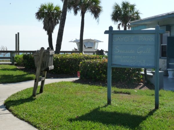 Jaycee Beach, archival photograph from 2009. Structures, staffing and access routes may have changed.