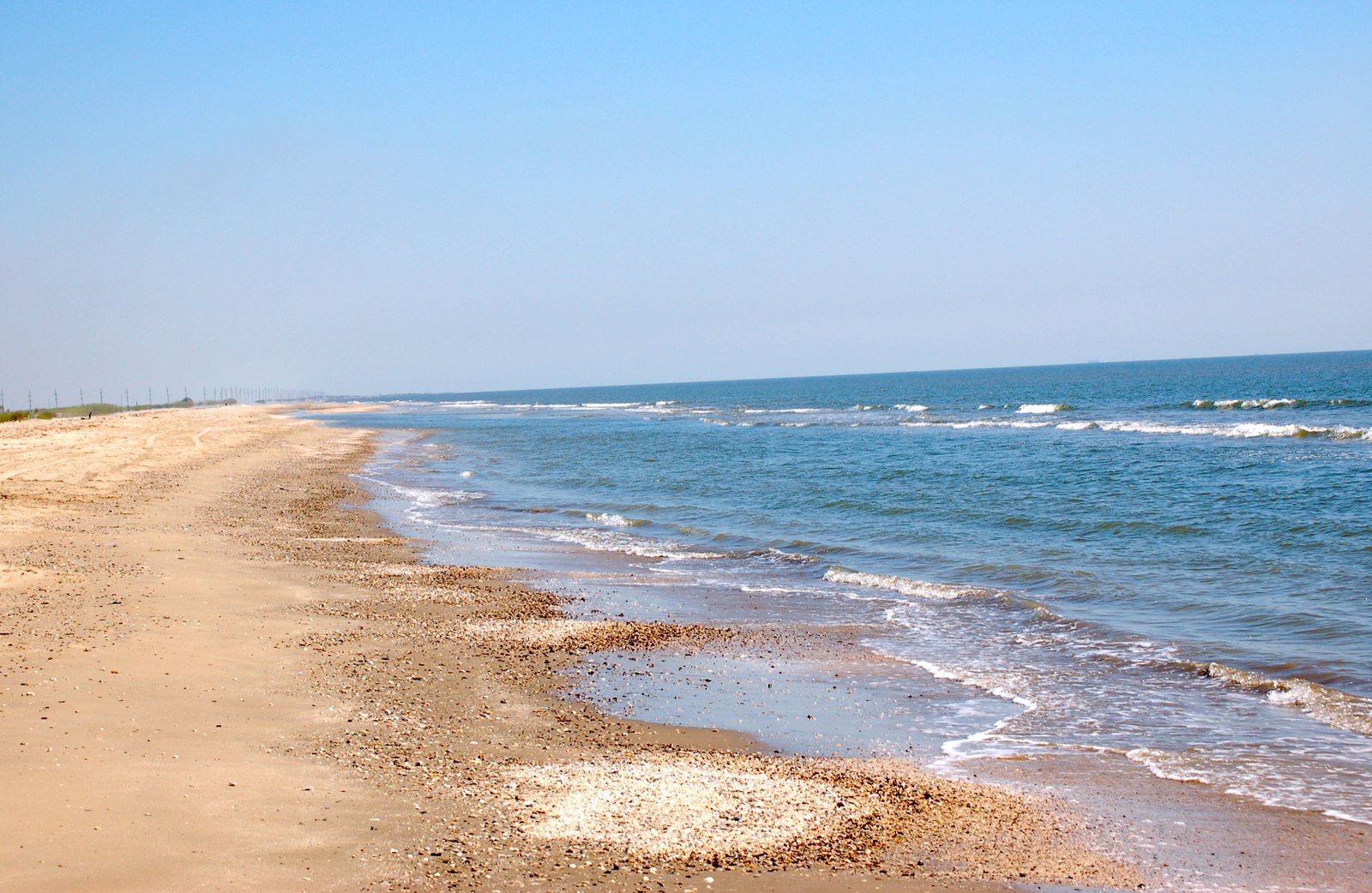 Holly Beach Gulf shoreline in October 2010; archival coastal view, not current conditions. Photograph: jc.winkler · CC BY 2.0. Historical view; current conditions may differ.